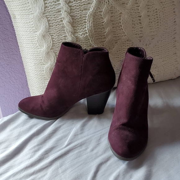CHARLOTTE RUSSE SIZE 8 PURPLE ANKLE BOOTIES - Picture 1 of 4
